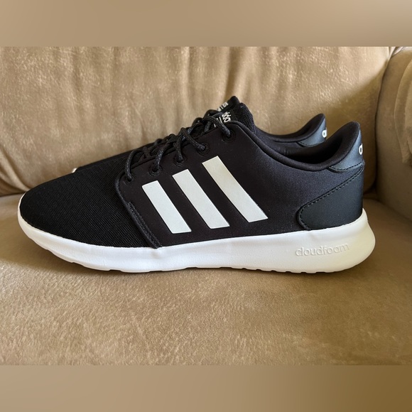 SOLD Adidas Womens 9.5 QT Racer Shoe DB0275 Black/White Running Cloudfoam - Picture 2 of 8